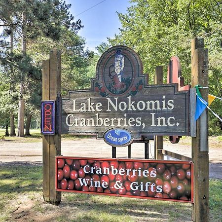 Simple Cranberry And Wine Farm Home With Fire Pit! Eagle River Eksteriør bilde