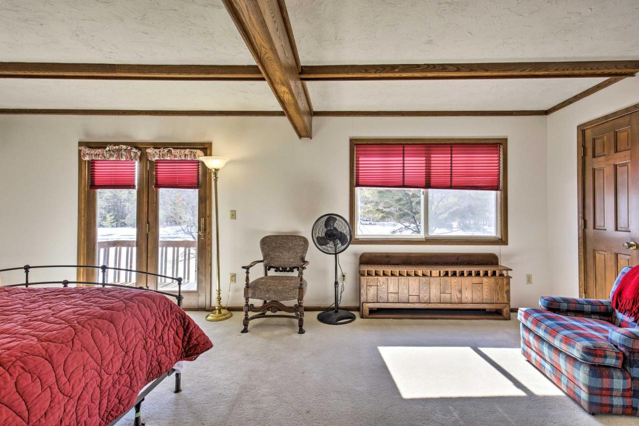 Simple Cranberry And Wine Farm Home With Fire Pit! Eagle River Eksteriør bilde